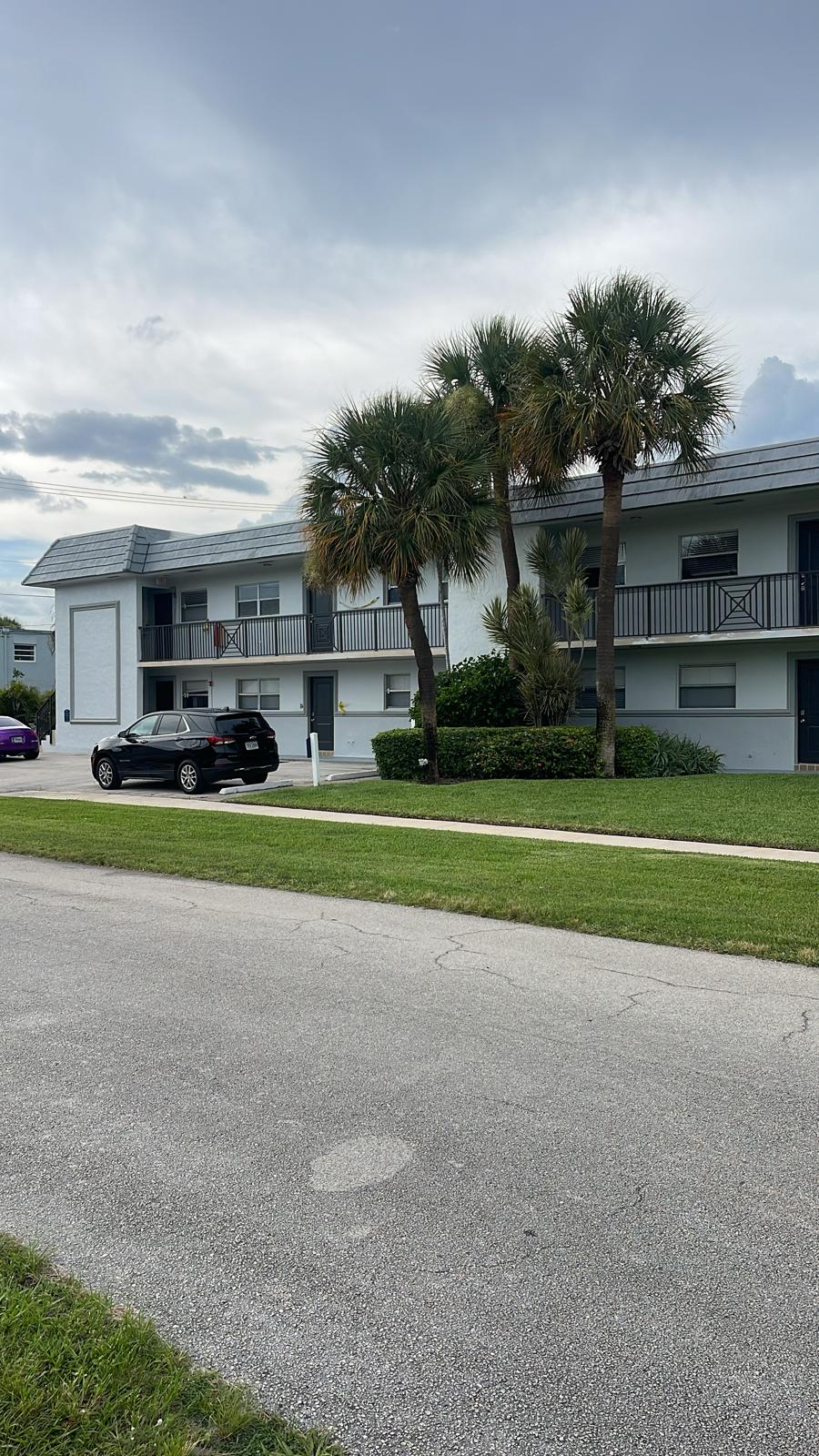Fully repainted multifamily building exterior in Pompano Beach, FL with fresh painted finish and clean trim